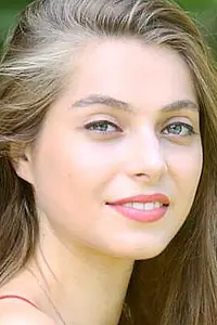 Актриса Илай Эркёк — фото персоны
