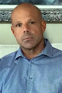 Актёр Louis Arriola — фото персоны