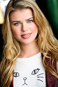 Актриса Mikaela Long — фото персоны