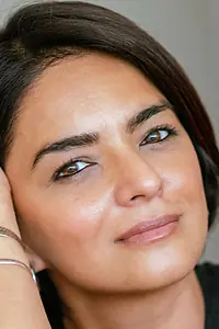 Актриса Himanshi Choudhary — фото персоны