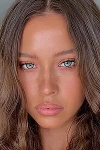 Актриса Isabella Mathers — главное фото персоны