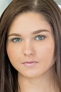 Актриса Zoe Bloom — фото персоны