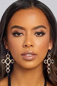 Актриса Sharlena Hassani — главное фото персоны