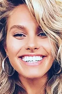 Актриса Natalie Roser — главное фото персоны