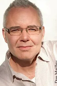 Актёр Дэн Мэйлли — фото персоны