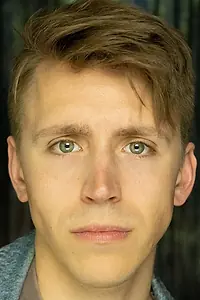 Актёр Zachary Loewen — главное фото персоны
