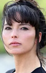 Актриса Нихан Акер — главное фото персоны