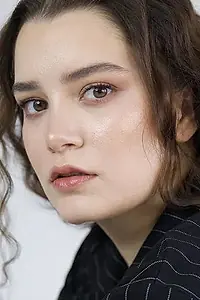Актриса Cemre Özsisman — фото персоны