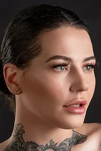 Актриса Tiana Kaos — главное фото персоны