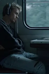 Главный постер фильма «С огромной высоты (2017)»