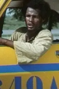 Главный постер фильма «Un taxi pour Aouzou (1994)»