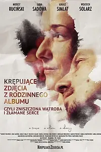 Главный постер фильма «Krepujace zdjecia z rodzinnego albumu, czyli zniszczona watroba i zlamane serce (2018)»