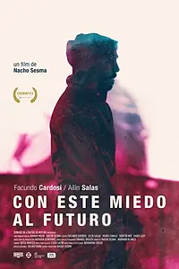 Главный постер фильма «Con este miedo al futuro (2018)»