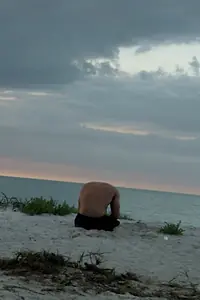 Постер к фильму «Survivor Type (2017)»