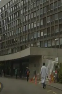 Главный постер фильма «HUG - L'hôpital cantonal universitaire de Genève (1999)»