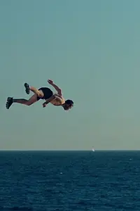 Главный постер фильма «Le grand saut (2019)»
