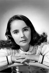 Главный постер фильма «Каждую минуту рождается человек (1942)»