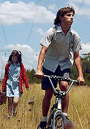 Постер к фильму «Расстояние между (2010)»