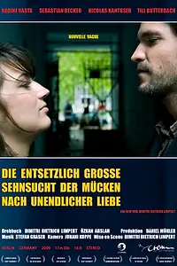 Постер к фильму «Die entsetzlich große Sehnsucht der Mücken nach unendlicher Liebe (2010)»