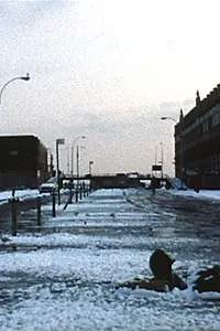 Постер к фильму «Keep in Touch (1987)»