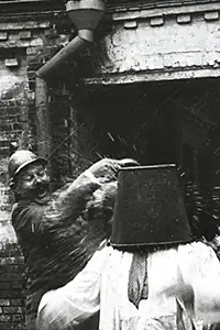 Главный постер фильма «Лысый — кинооператор (1916)»