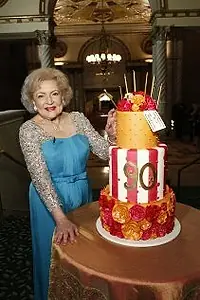 Постер к фильму «Празднование 90-летия Бетти Уайт: Дань уважения «золотой девушке» Америки (2012)»