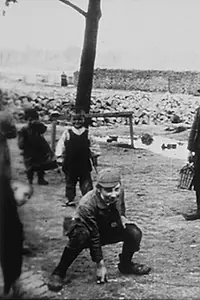 Главный постер фильма «Дети играют в шарики (1896)»