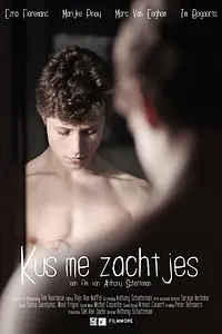 Главный постер фильма «Поцелуй меня нежно (2012)»
