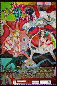 Главный постер фильма «Любовь и шум пластмассы (2013)»