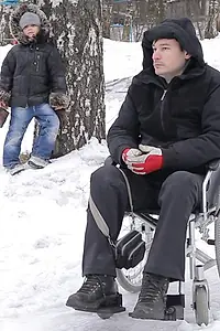 Постер к фильму «Жить, нельзя сдаваться (2012)»