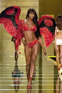 Постер к фильму «Показ мод Victoria's Secret 2002 (2002)»