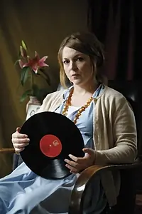 Главный постер фильма «Kvinna vid grammofon (2006)»