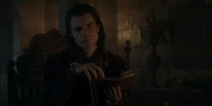 Мэттью Нидэм — роль Lord Larys 'The Clubfoot' Strong / Larys 'The Clubfoot' Strong / Lord Larys 'Clubfoot' Strong в сериале «Дом Дракона», кадр #4