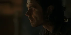 Мэттью Нидэм — роль Lord Larys 'The Clubfoot' Strong / Larys 'The Clubfoot' Strong / Lord Larys 'Clubfoot' Strong в сериале «Дом Дракона», кадр #3