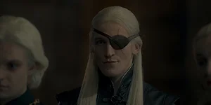 Юэн Митчелл — роль Prince Aemond Targaryen в сериале «Дом Дракона», кадр #3