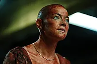 Кадр из фильма «Бугония (2025)» — (45 из 218)