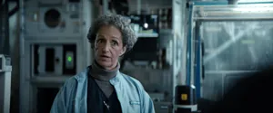 Dr. Lokken (актриса Амира Хазалла) — кадр #1 из фильма «Проект «Конец света»»