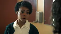 Аманда Кристин — роль Ronnie Grogan в сериале «Оно: Добро пожаловать в Дерри», кадр #3
