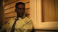 Крис Чок в сериале «Оно: Добро пожаловать в Дерри (2025)» — кадр #3