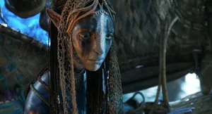 Neytiri (актриса Зои Салдана) — кадр #1 из фильма «Аватар: Путь воды»