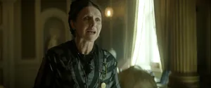 Актриса Дервла Кирван — кадр #2 из сериала «Дом Гиннессов (2025)»