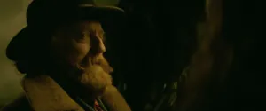 Актёр Майкл МакЭлхаттон — кадр #1 из сериала «Дом Гиннессов (2025)»
