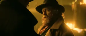 Актёр Майкл МакЭлхаттон — кадр #2 из сериала «Дом Гиннессов (2025)»