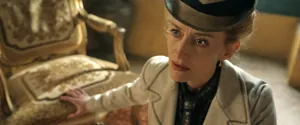 Cordelia Holmes (актриса Наташа Макэлхоун) — кадр #2 из сериала «Молодой Шерлок»