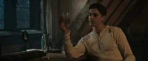 Sherlock Holmes (актёр Хиро Файнс Тиффин) — кадр #8 из сериала «Молодой Шерлок»