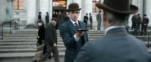 Sherlock Holmes (актёр Хиро Файнс Тиффин) — кадр #9 из сериала «Молодой Шерлок»