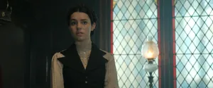 Edie (актриса Холли Кэттл) — кадр #3 из сериала «Молодой Шерлок»