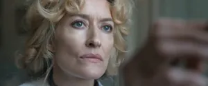 Cordelia Holmes (актриса Наташа Макэлхоун) — кадр #1 из сериала «Молодой Шерлок»