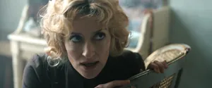 Cordelia Holmes (актриса Наташа Макэлхоун) — кадр #4 из сериала «Молодой Шерлок»