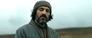 Esad Kasgarli (актёр Нуман Аджар) — кадр #3 из сериала «Молодой Шерлок»